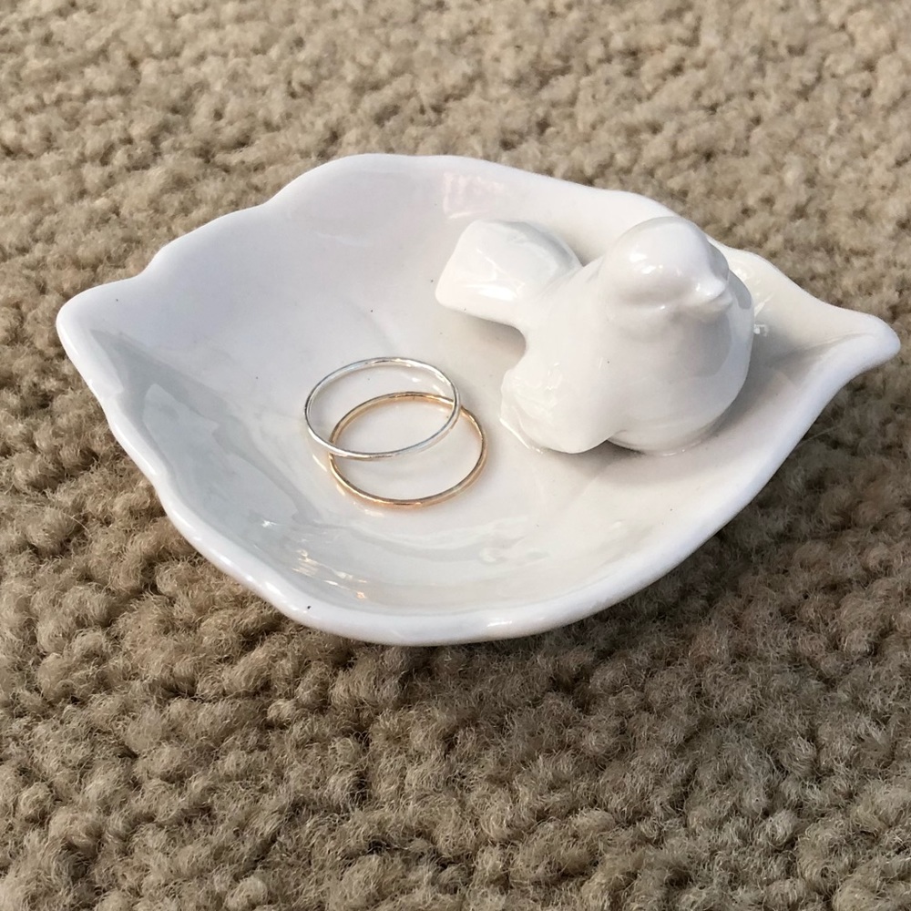 Modern White Ceramic Ring Holder